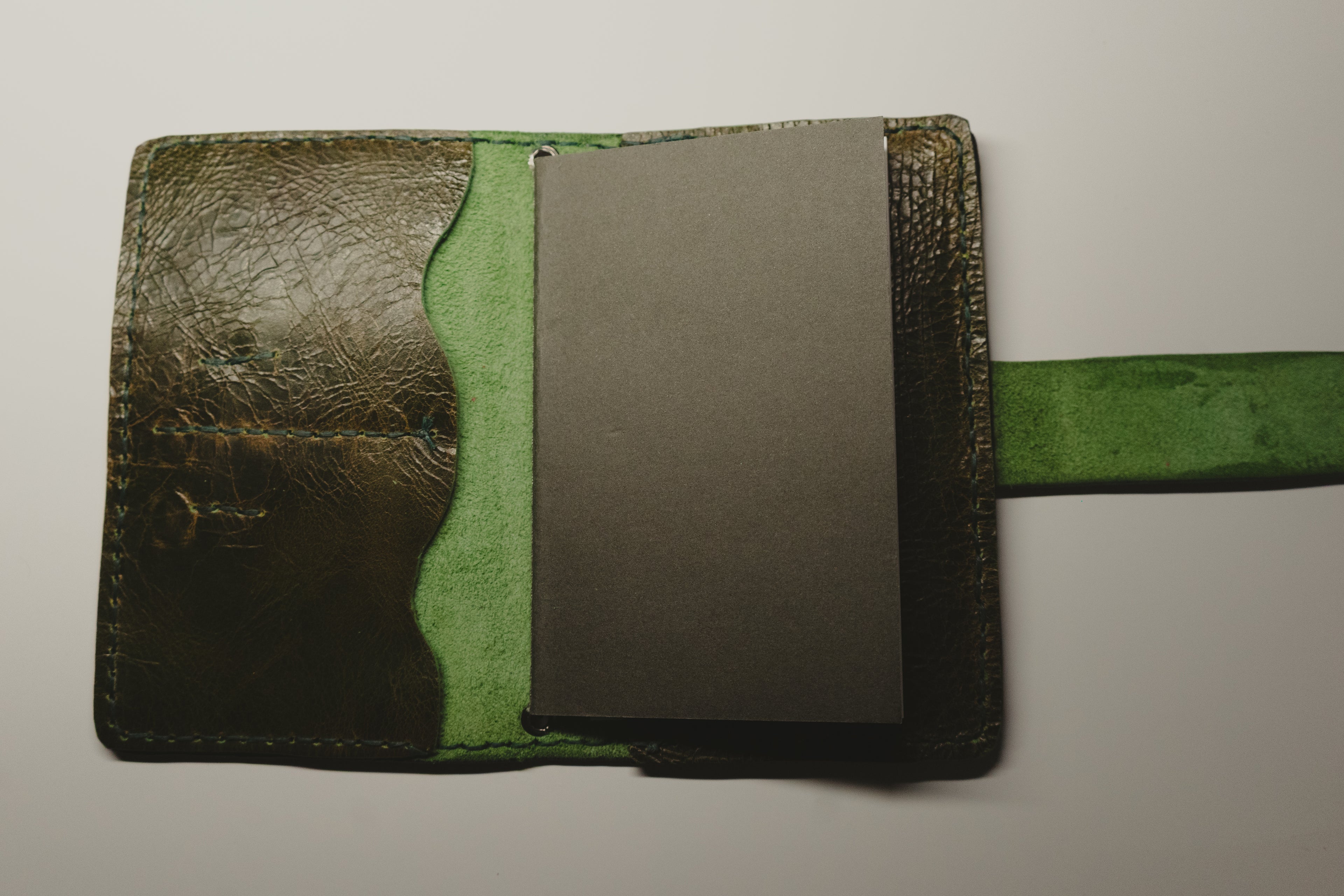 The pocket companion (Olive green)